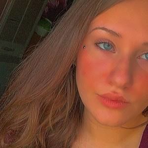 Meet your Posher, Nia